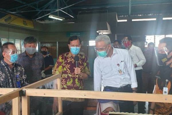 Tinjau Penerapan New Normal di Kudus, Ganjar Pranowo Kunjungi Pabrik Rokok